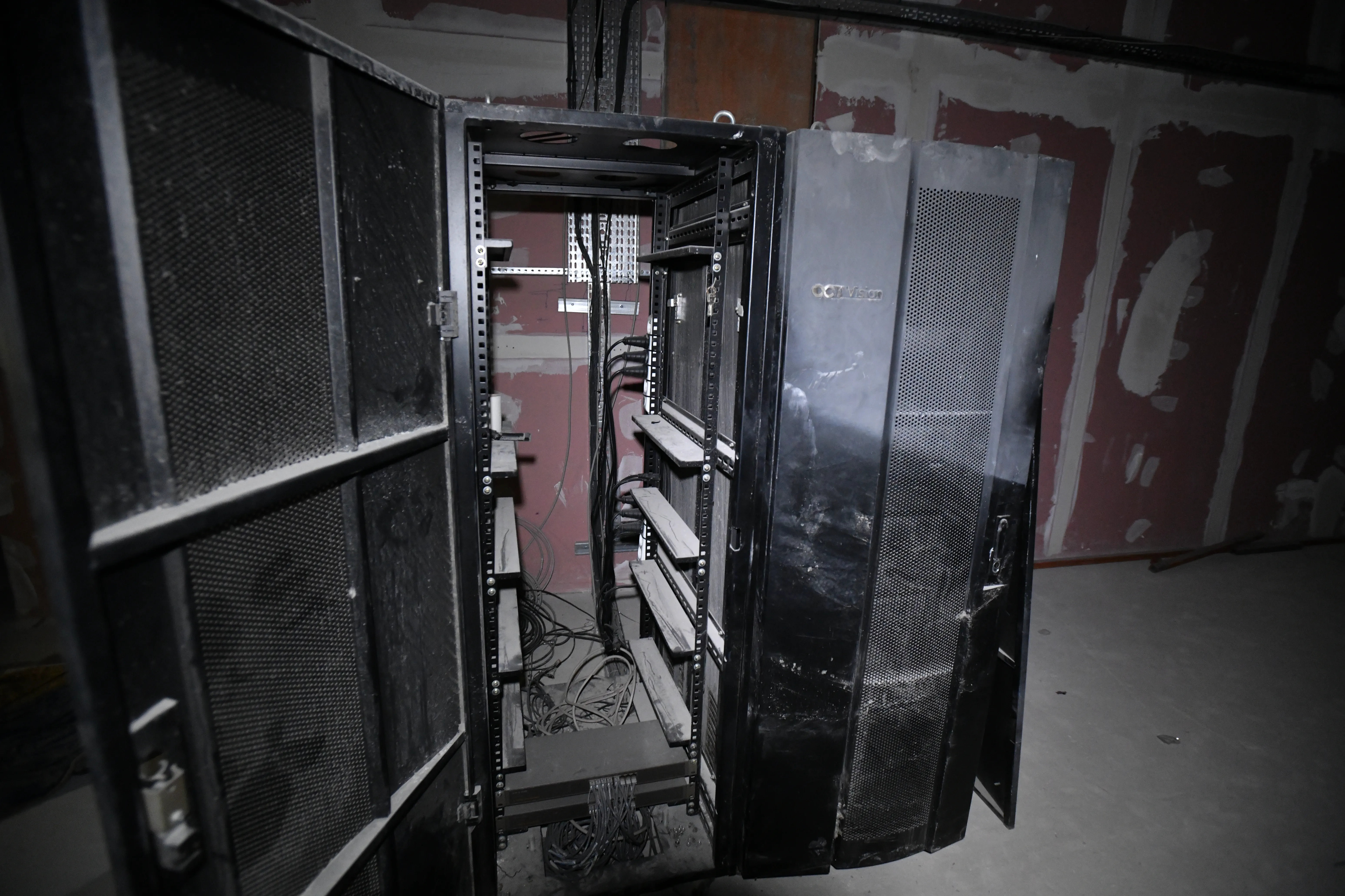 Bozulmuş sunucu dolapları