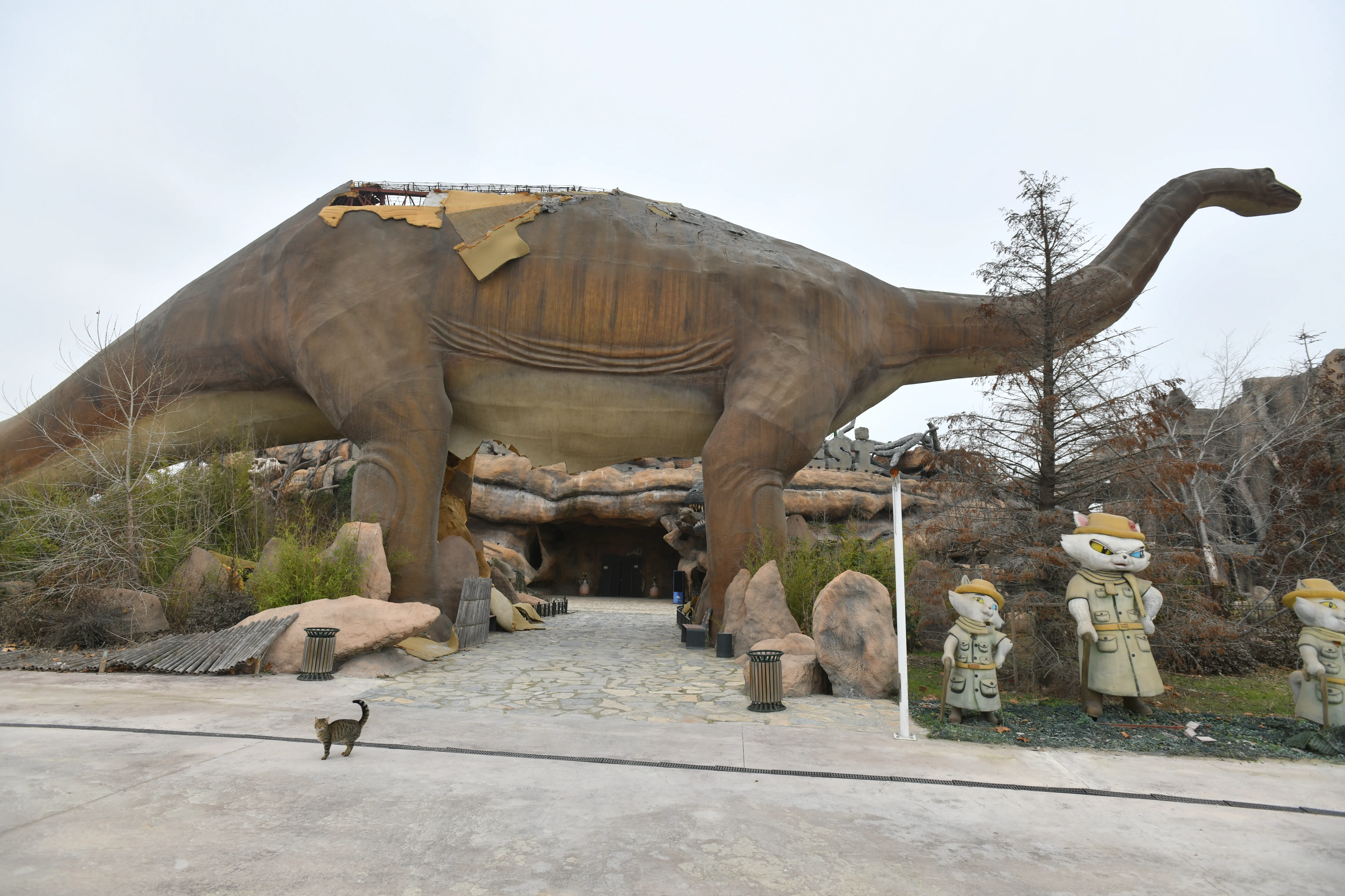 Dev dinozor - dış cephe dökülen